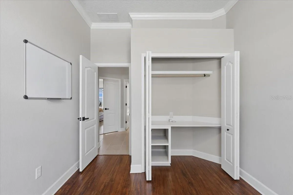 OFFICE/BEDROOM
