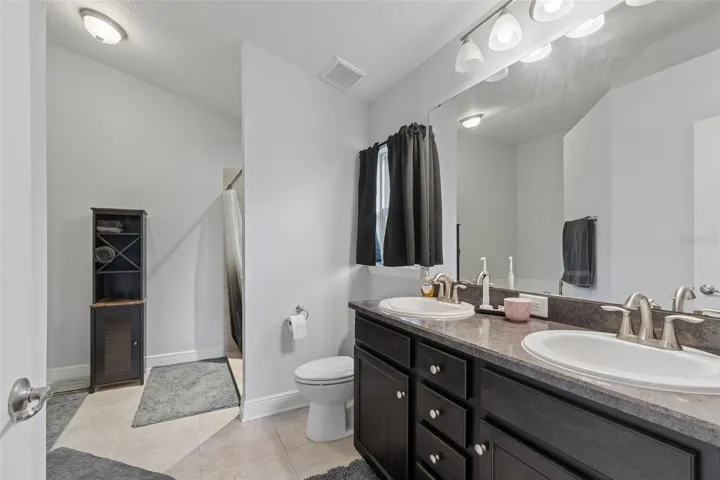 Primary en-suite bath