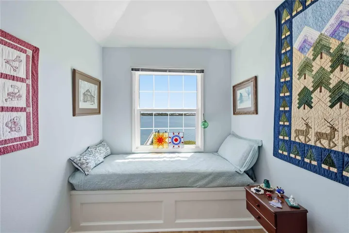 4th Beed room