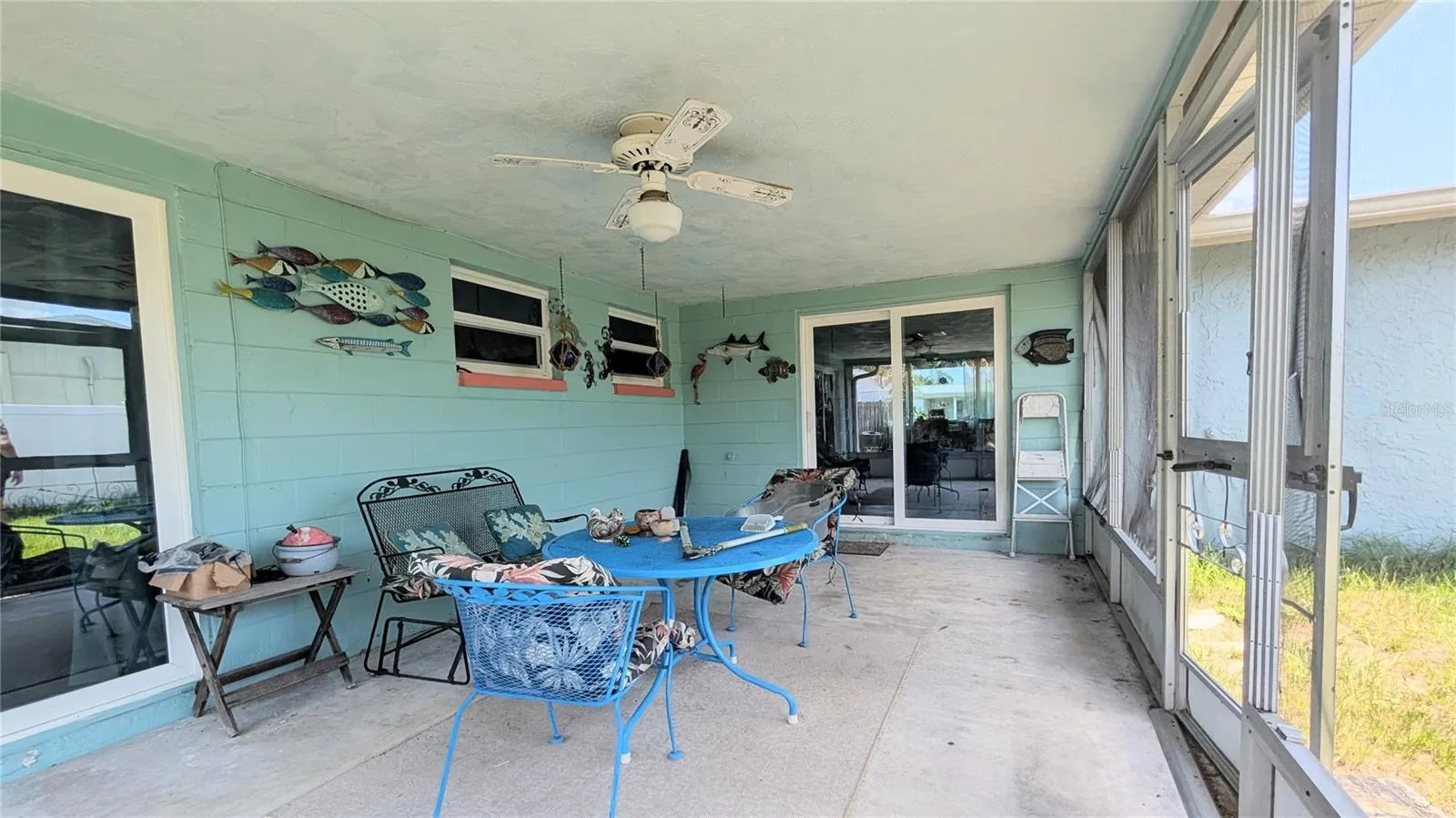 Large screened patio/sliders to primary bedroom