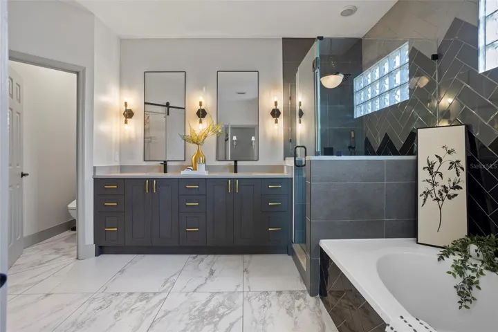 Primary En Suite