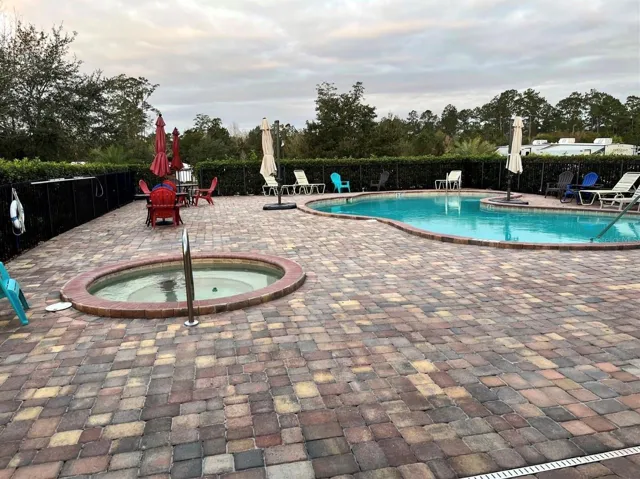 Preserves Pool &amp; Jacuzzi