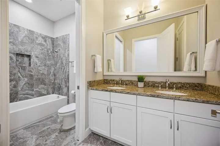 Upstairs full bathroom
