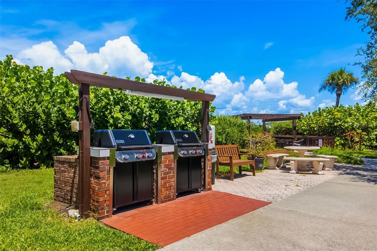 Outdoor Barbecues / Picnic Area