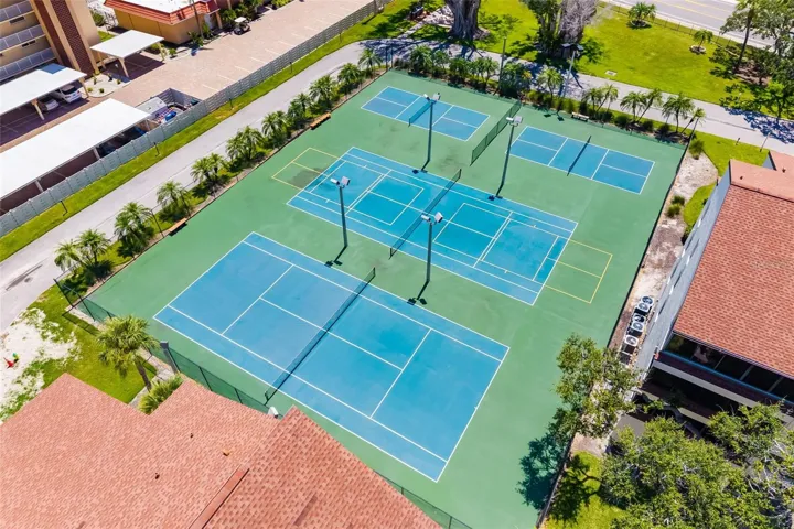 Tennis &amp; Pickleball Courts