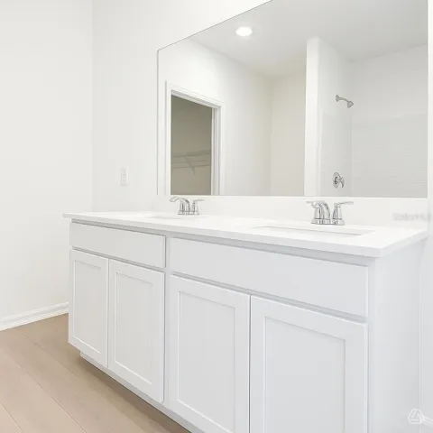 Primary en suite - example