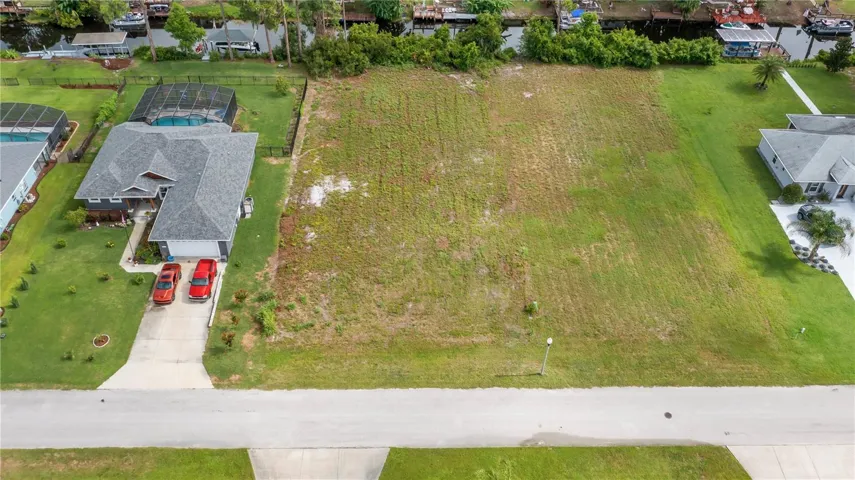 12045 Eagle Point Ct. Leesburg 34788 Vacant Residential Waterfront canal lot off of Lake Eustis FOR SALE