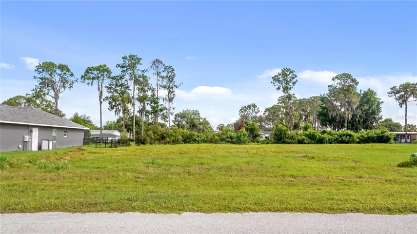 12045 Eagle Point Ct. Leesburg 34788 Vacant Residential Waterfront canal lot off of Lake Eustis FOR SALE