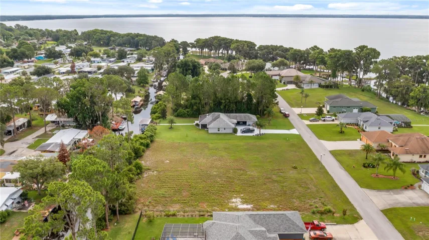 12045 Eagle Point Ct. Leesburg 34788 Vacant Residential Waterfront canal lot off of Lake Eustis FOR SALE