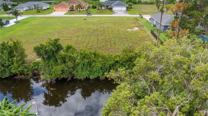 12045 Eagle Point Ct. Leesburg 34788 Vacant Residential Waterfront canal lot off of Lake Eustis FOR SALE