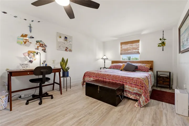 2nd Bedroom with ceiling fan light