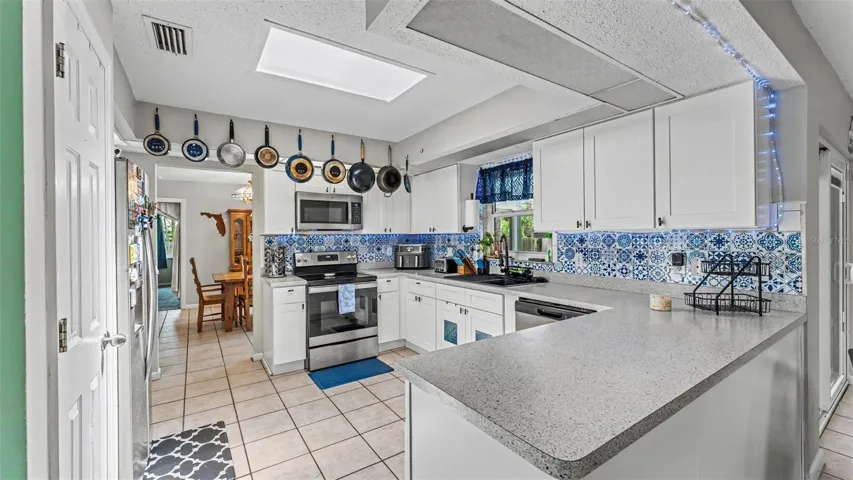 Kitchen/Breakfast Bar
