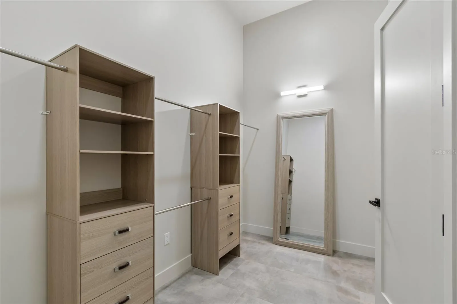 Walking Closet