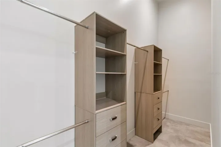 Walking Closet