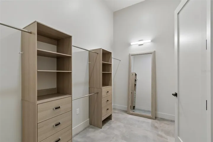 Walking Closet