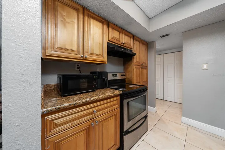 Kitchen and breakfast area