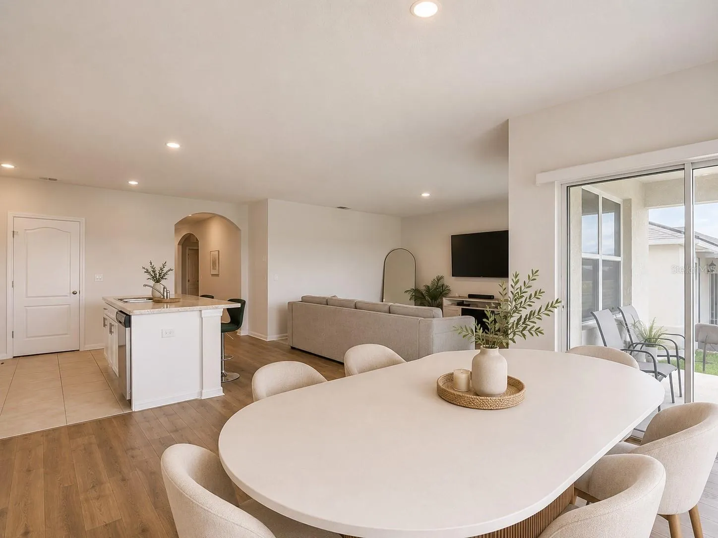 Virtual Decor - Dining space