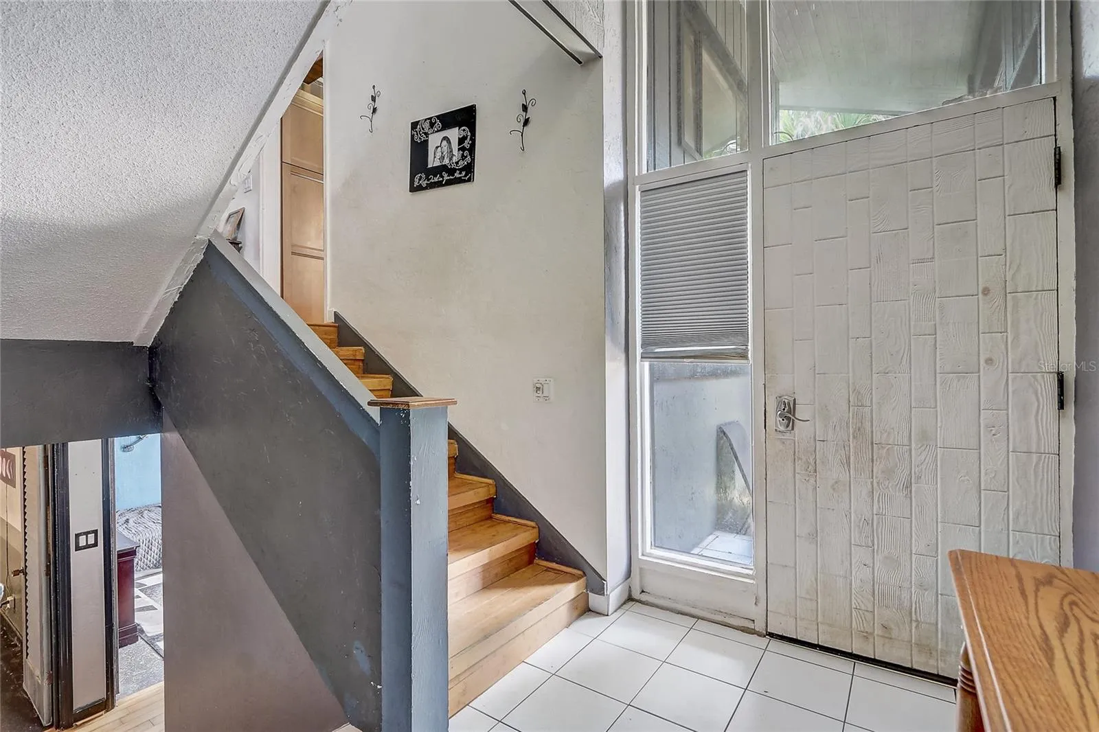 Foyer angle 1