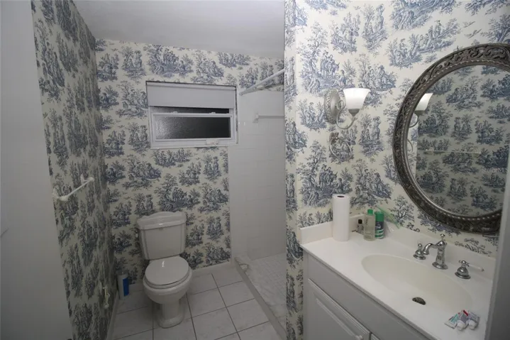 MASTER BATHROOM SECOND FLOOR