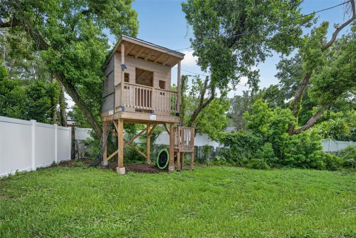 Tree house/ Play house
