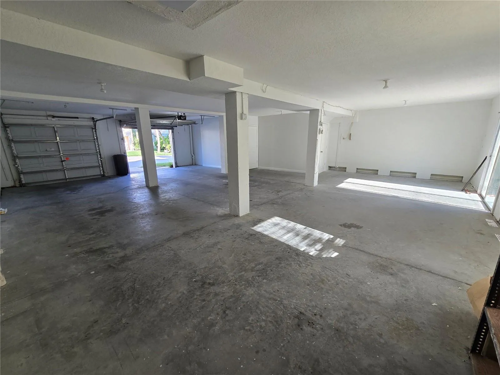 Huge garage!
