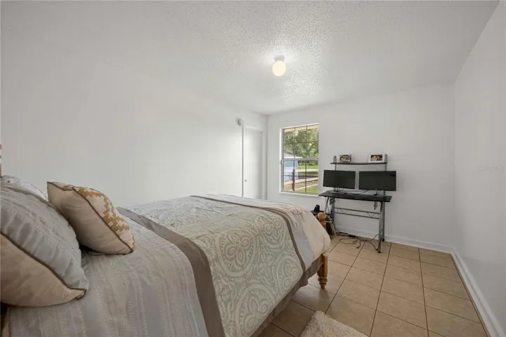 Guest bedroom #1