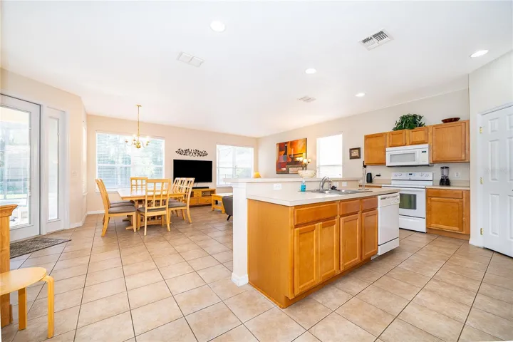 Kitchen/Dining Area