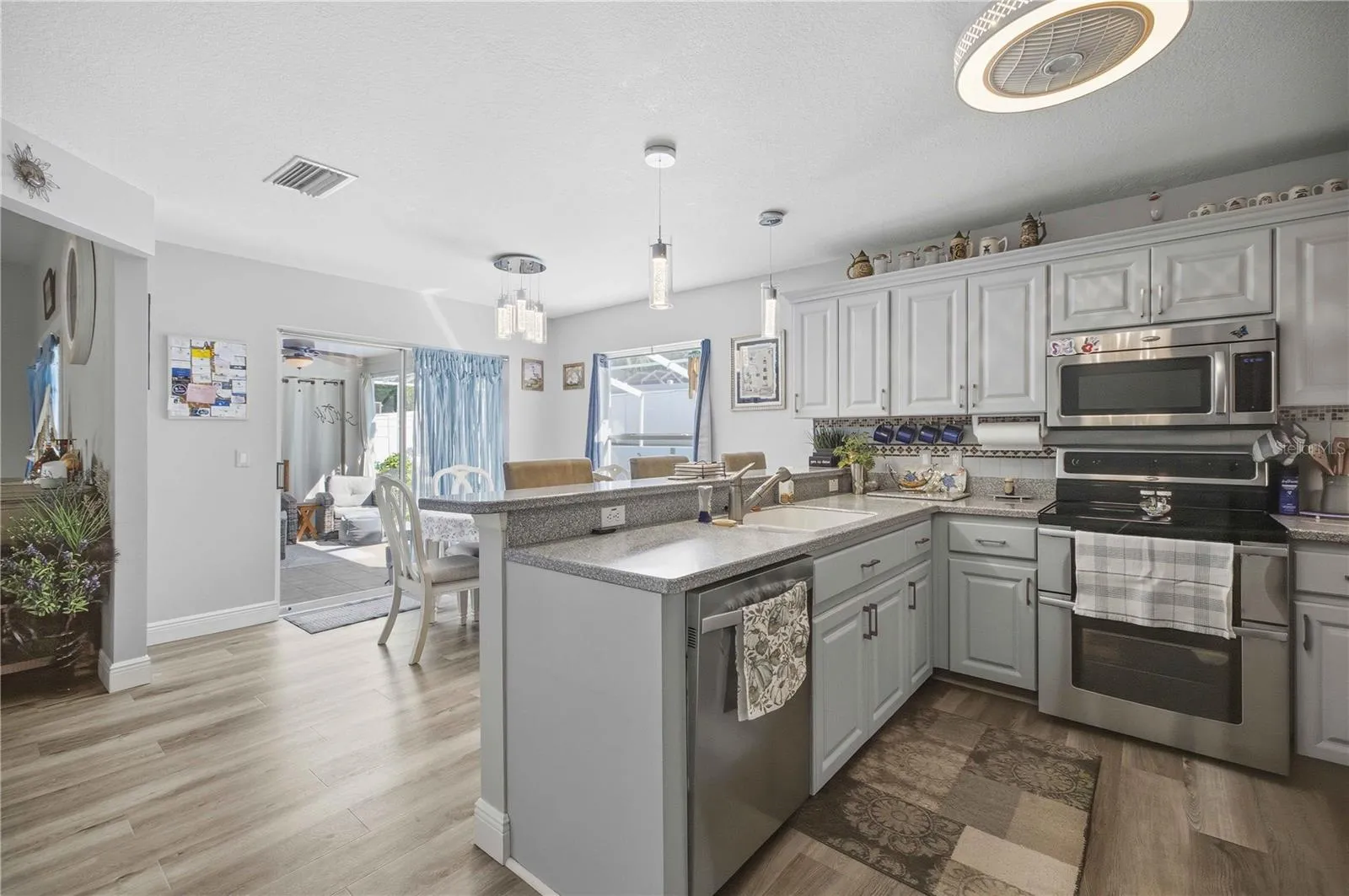 Very open and clean kitchen