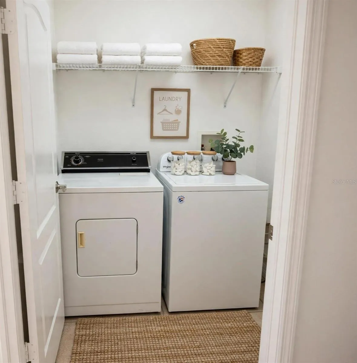 VIRTUAL STAGING LAUDRY ROOM