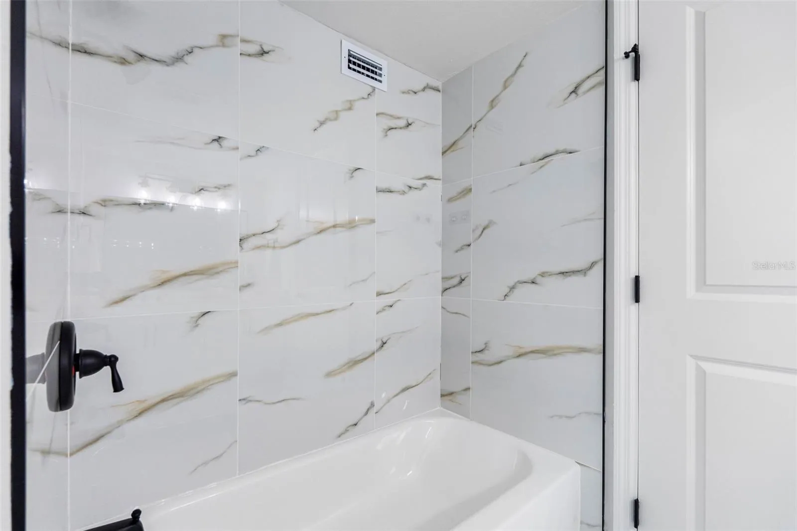 Primary Tub/Shower combo