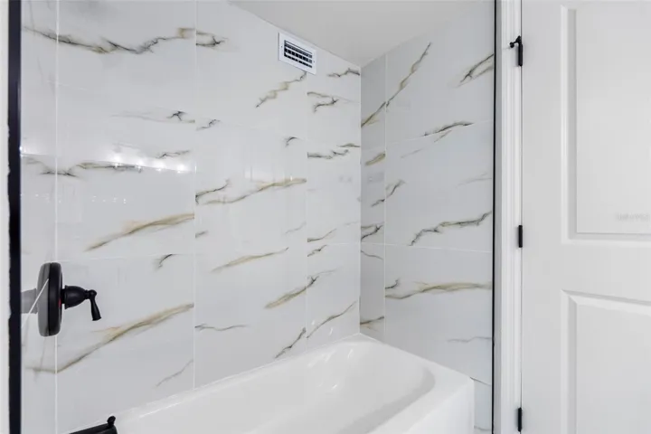 Primary Tub/Shower combo