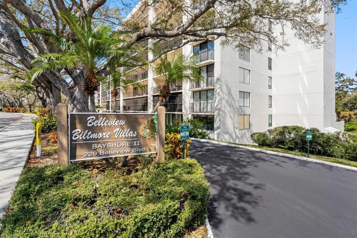 Bayshore II Front Drive Entry