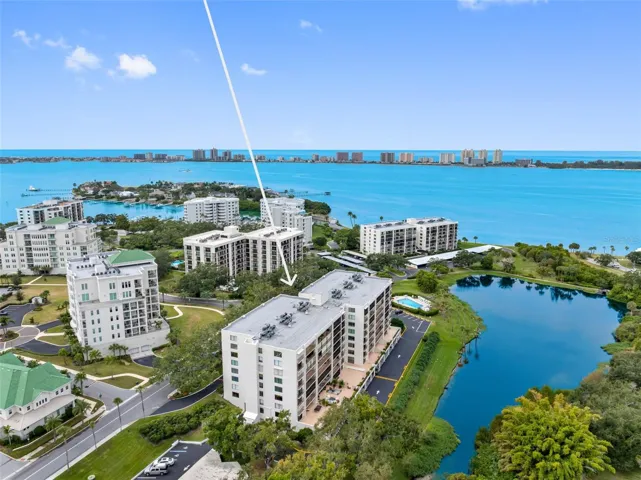 Bayshore II sits directly on Harold's Lake