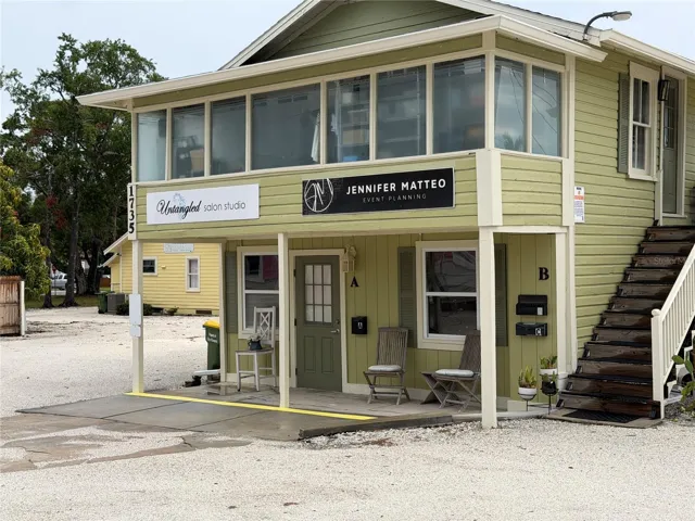 Space is upstairs. Signage is on right side and also on monument sign on Fruitville Road