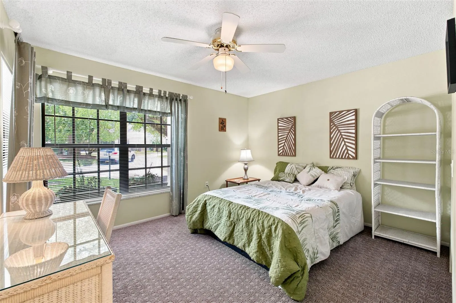 Guest bedroom.