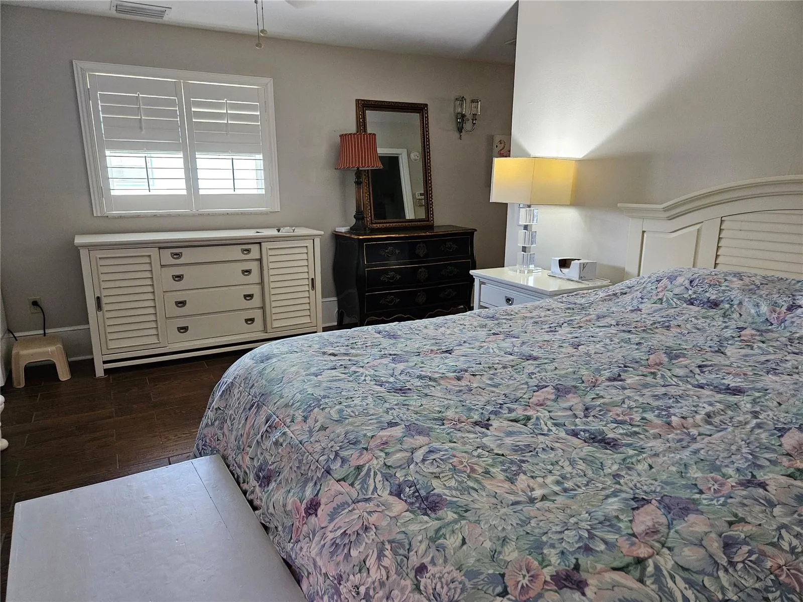 Primary bedrom