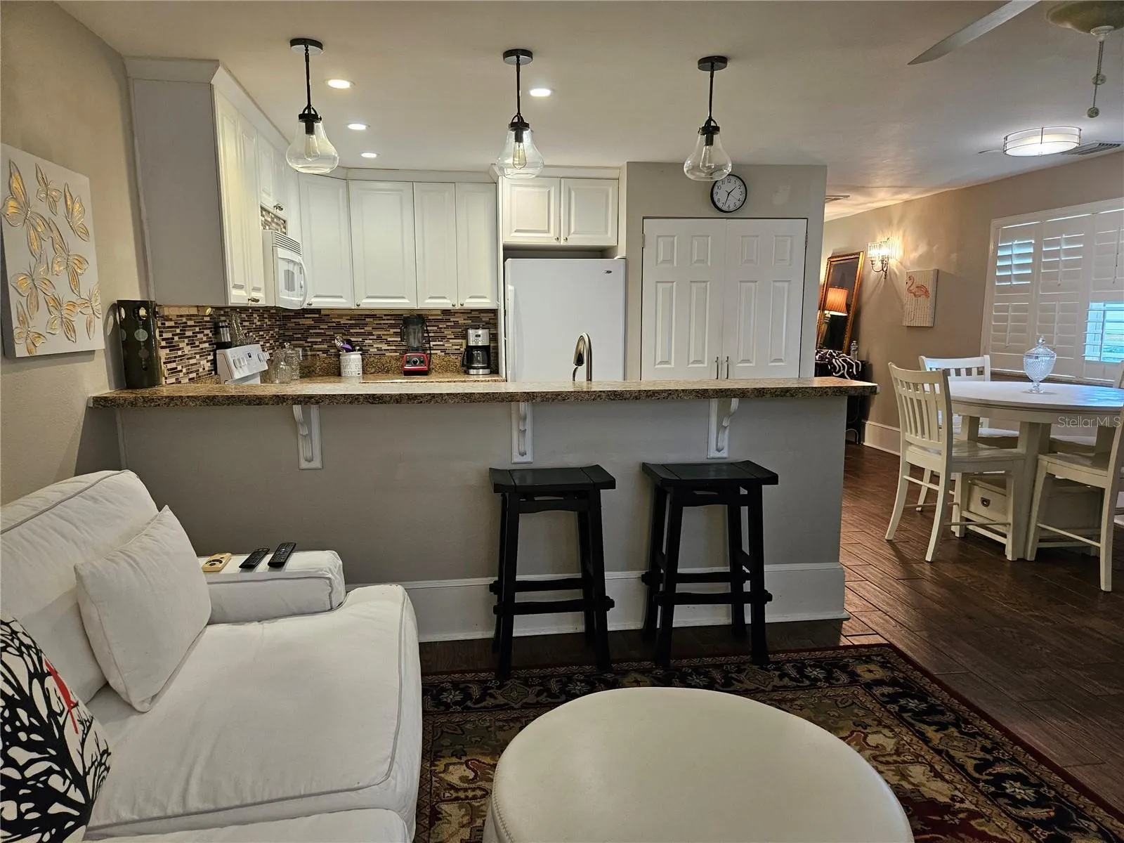 Breakfast bar