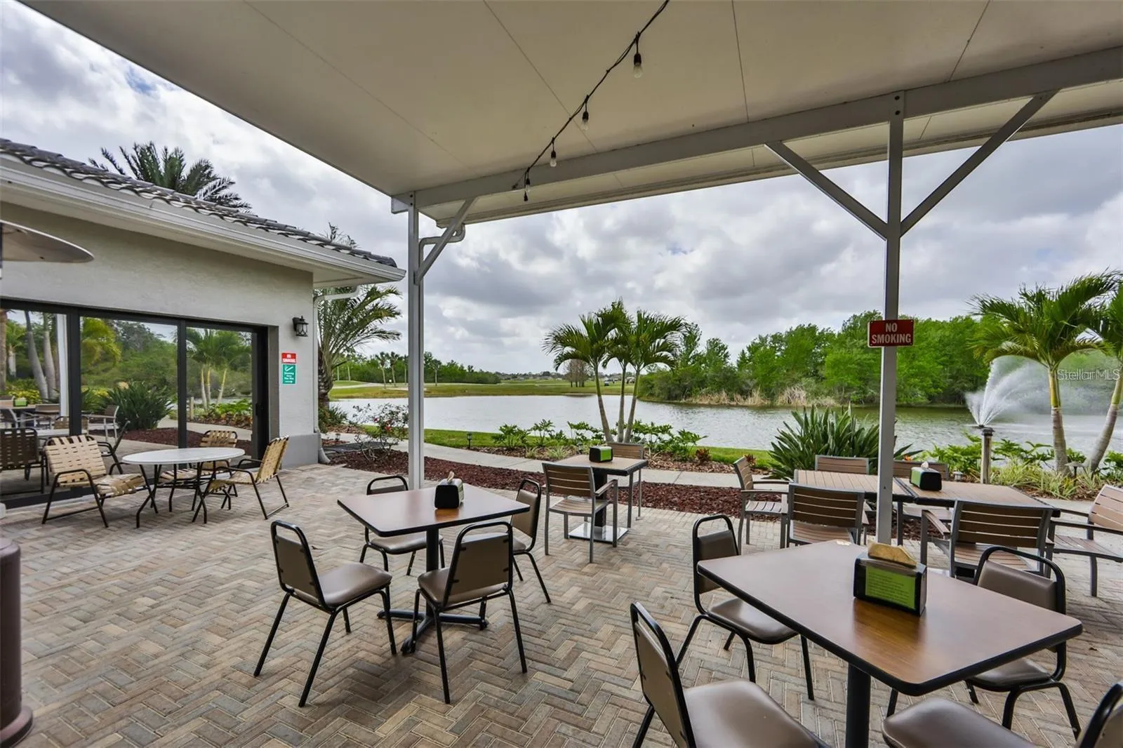 S Clubhouse Outdoor covered dining