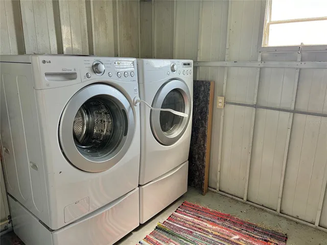 Utility shed with washer and dryer