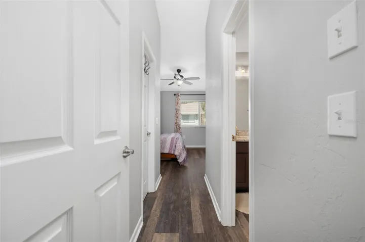 Hallway to primary suite