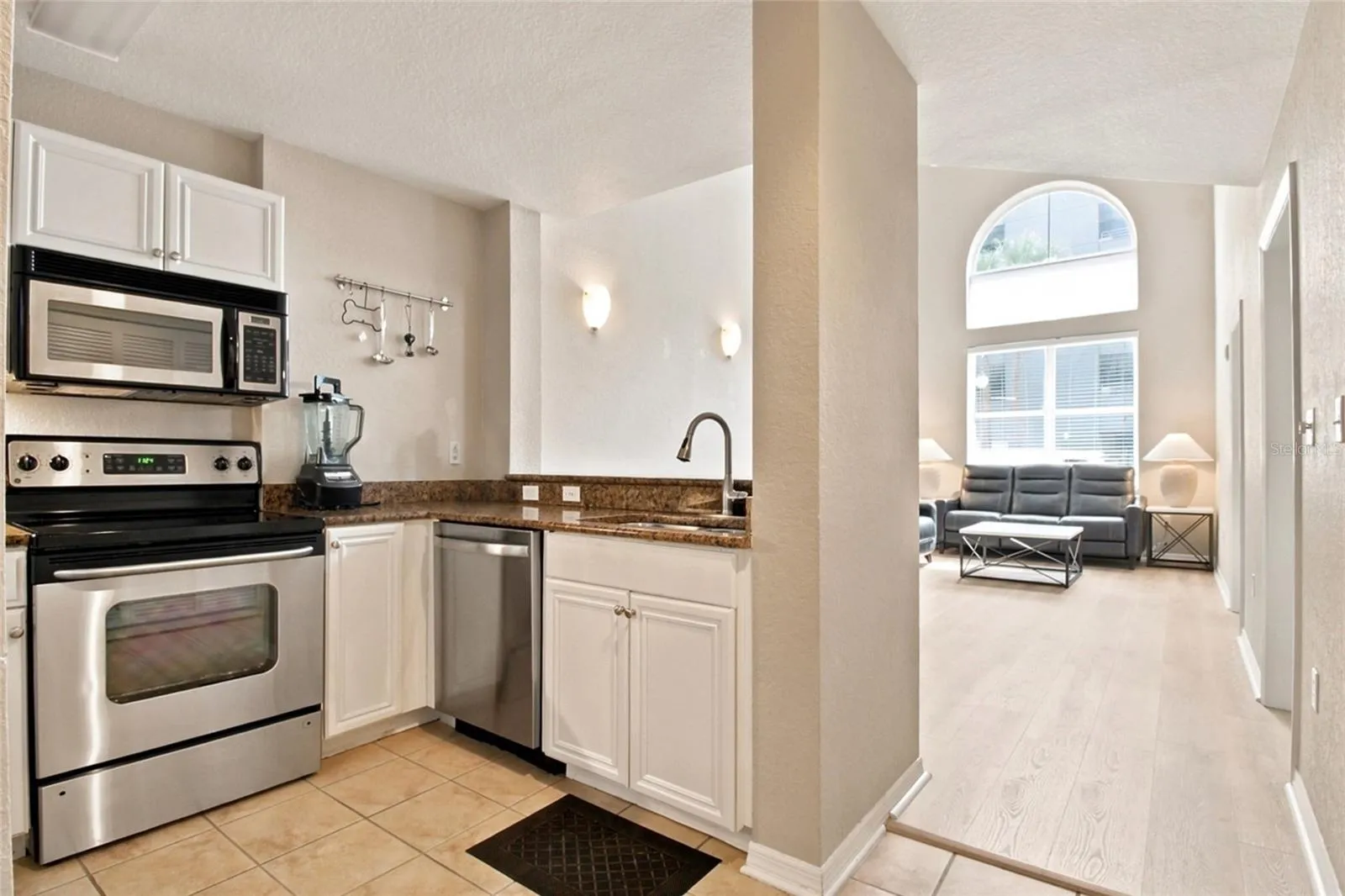 Upgraded Kitchen w/ granite countertops & stainless steel appliances