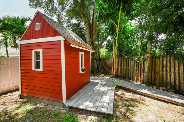 Stand alone storage shed, workshop or Man/Woman Cave!  Loads of Potential!