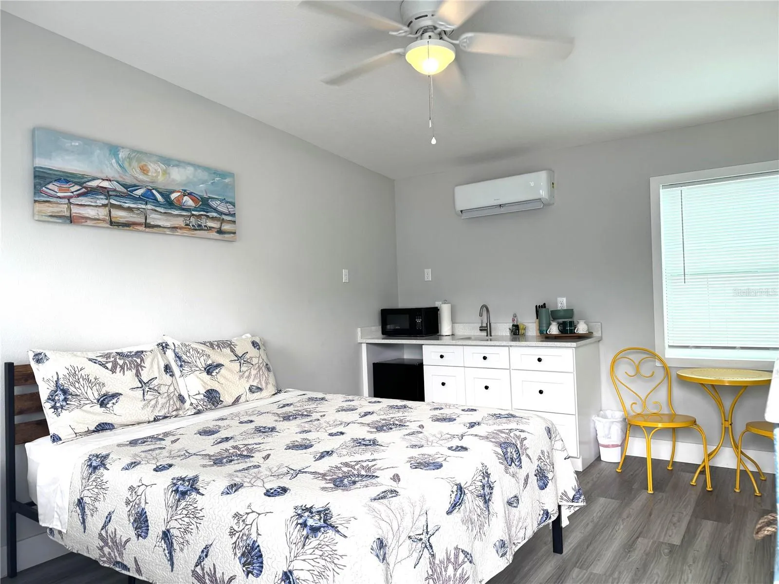 Full size bed