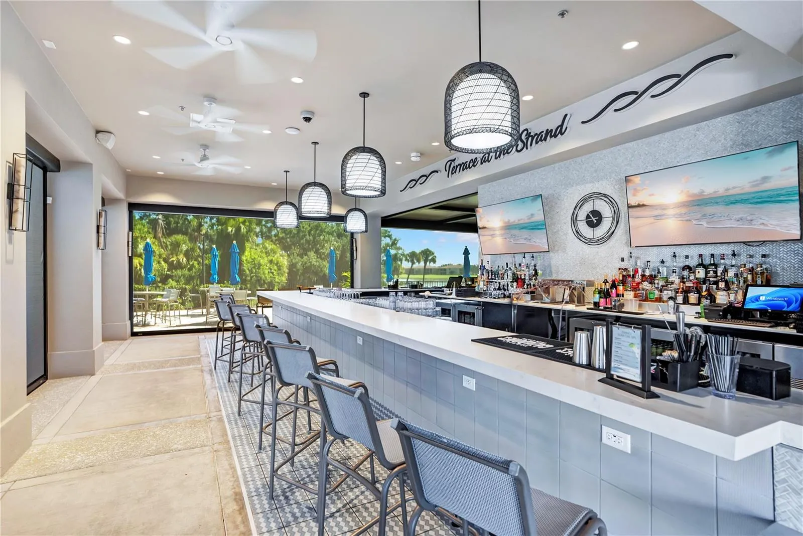 Pool Bar