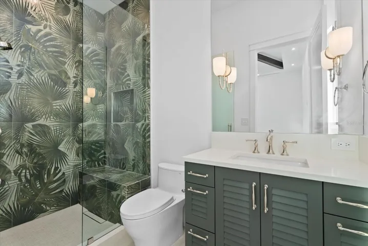 Bed 5 Bathroom
