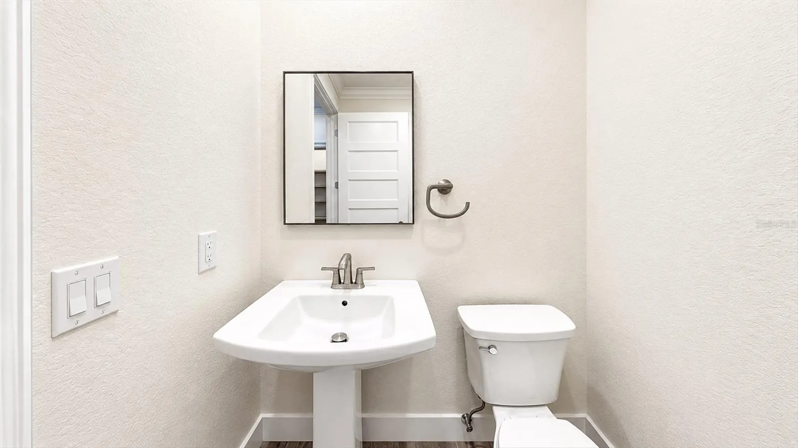 Guest 1/2 Bath