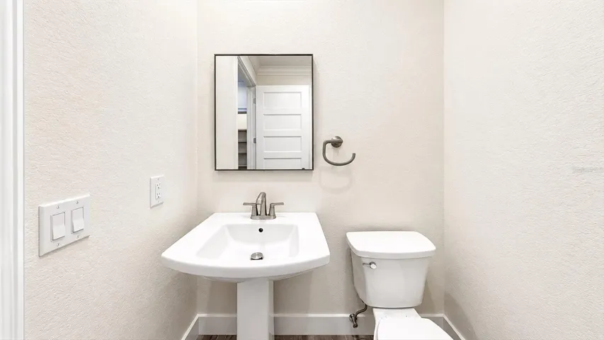 Guest 1/2 Bath