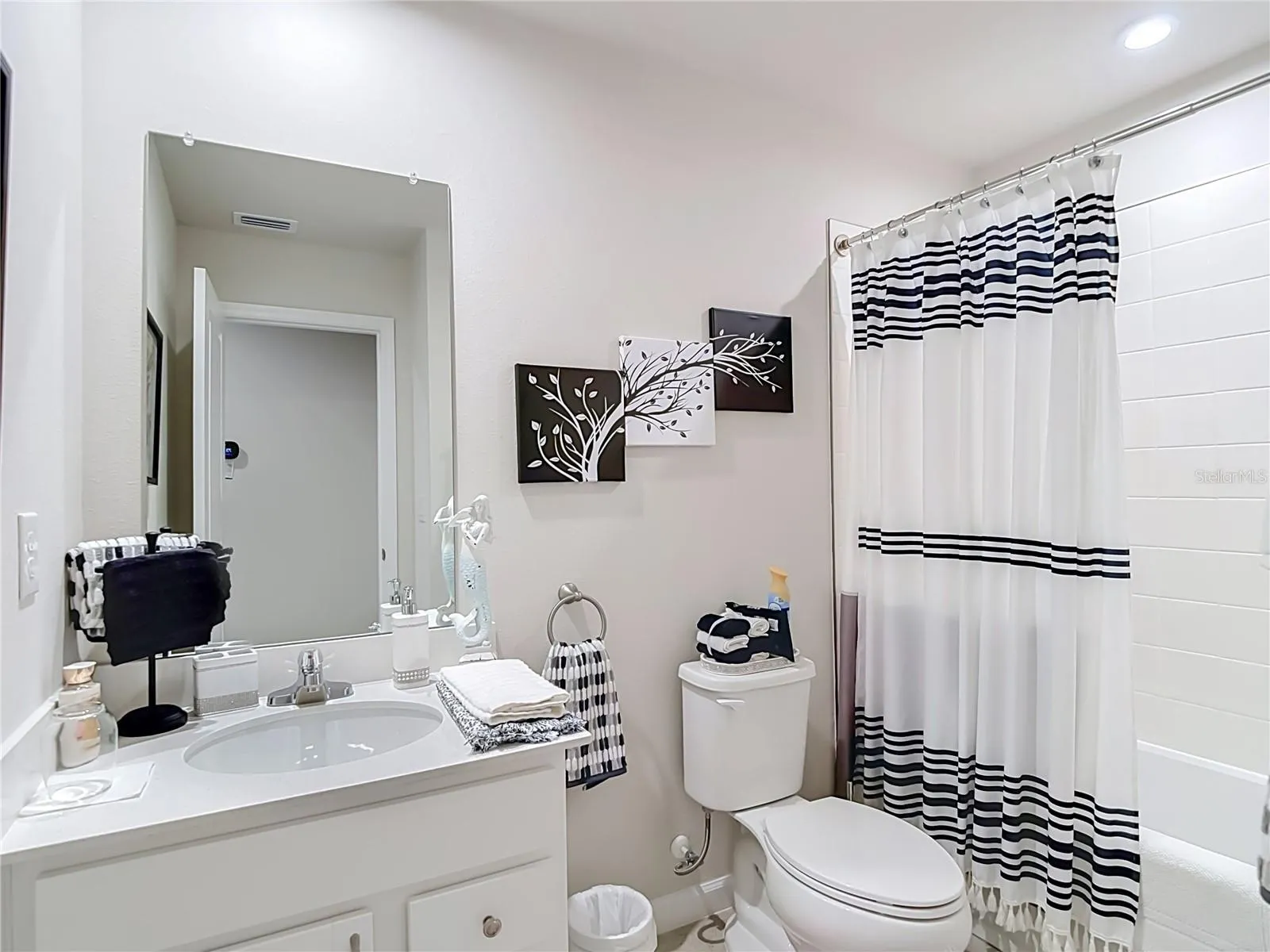 Full Bathroom Shower &amp; Tub Combo on 2nd Floor