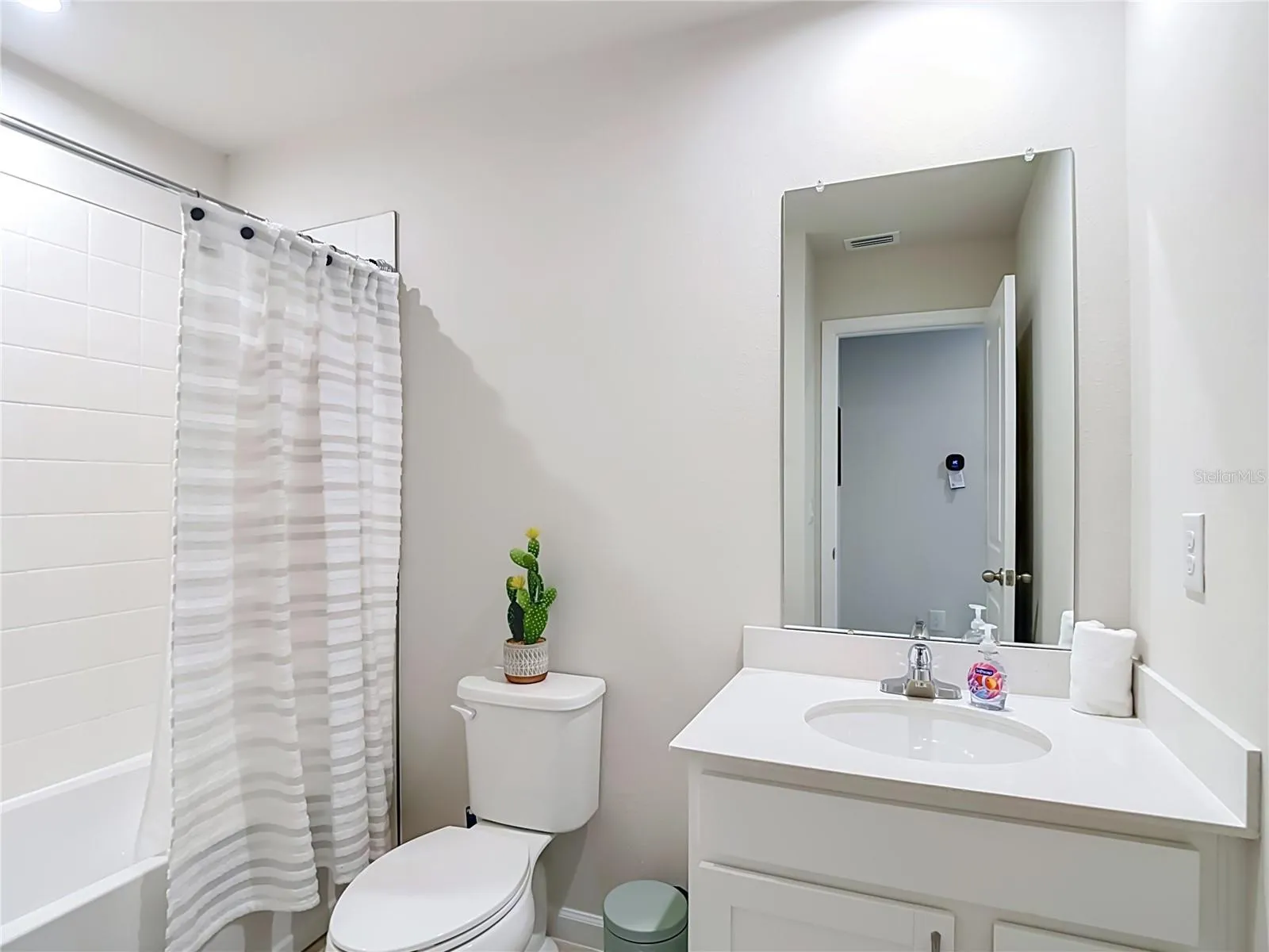 Hall Bathroom 2nd Floor Shower Tub Combo