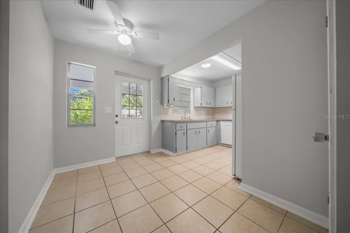 Eat in kitchen area